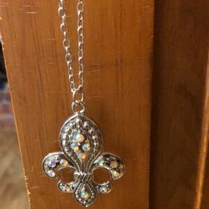 Elegant Silver Pendant Necklace